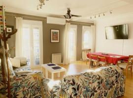 Un hogar en el centro con parking gratuito，位于萨拉戈萨的带停车场的酒店