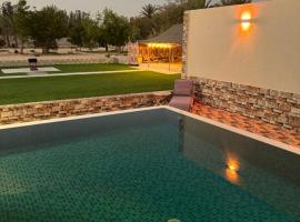 Luxury Farmhouse Near Yas Island With Swimming Pool, BBQ Area & Majlis，位于Al Rahba的酒店