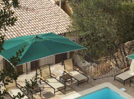 Hostellerie du Cigalou，位于博尔马斯·莱斯·米默萨斯的酒店