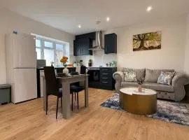 Luxury 1 bedroom flat free private parking