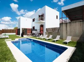 Luxury villa in Sevilla - Pool, Terrace & GameRoom，位于Montequinto的酒店