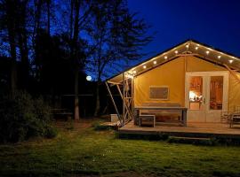 Glampingtent Grou，位于赫劳的酒店