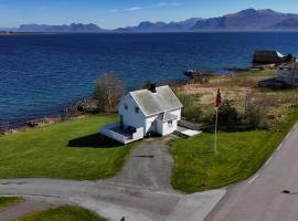 Sjønært feriehus, båt tilgjengelig for leie，位于奥勒松的酒店