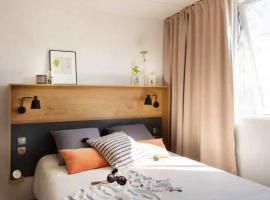 Camping 4 étoiles - Piscine - eec0hi，位于内维兹的酒店