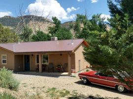 Spacious Guest Cottage Nestled near Sleeping Ute Mountain in Cortez, Colorado，位于Towaoc的酒店