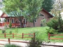 Stunning Studio Cottage for a Desert Vacation to Cortez, Colorado，位于Towaoc的酒店