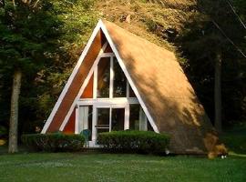 Tranquil Lakeside A-Frame Cabin Rental in Harveys Lake, Pennsylvania，位于Harveys Lake的酒店