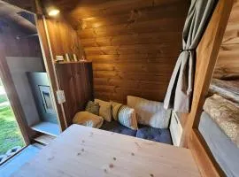 Camping im Fass