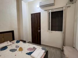Shri Radhika Madhav Guest House，位于范兰德凡的酒店