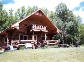 Rustic Ski Log Cabin for Six People with Outdoor Fire Pit near the Catskill Mountains，位于North Blenheim的酒店