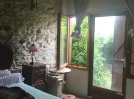 beautiful arched stone apartment 1 bd