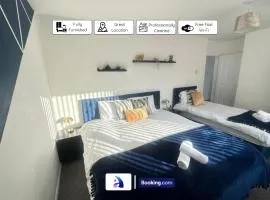 Modern 3-Bed By Avalora Short Lets & Serviced Accommodation Near Manchester Airport With Parking, Ideal for Long Stays