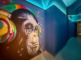 Coeo Hernan Ruiz Rooftop Pool Hostel，位于马拉加的酒店