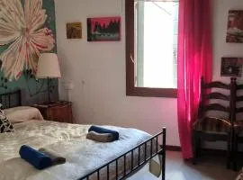 Very central Artist rooms