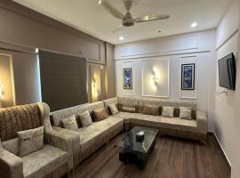 1000 SQ FT- 2 Bed Condo With Lift And Drawing Dining，位于卡拉奇的酒店