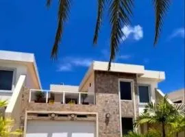 Lomas del Encanto, villa en la montaña cerca del mar