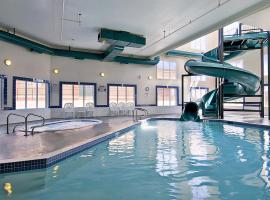 Canalta Cochrane，位于科克伦的带停车场的酒店