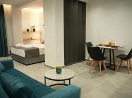 Zen City Suites，位于拉纳卡的带停车场的酒店