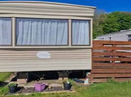 Static Caravan situated at Wigbay, Stranraer，位于斯特兰拉尔的酒店