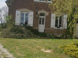 Chez Grand Maman，位于Coucy-le-Château-Auffrique的酒店