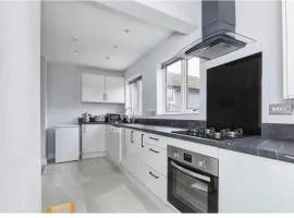 3 Bedroom House- Loughborough-Sleeps 5-FreeParking