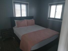 Vacation Haven Cottages，位于Rolleville的酒店