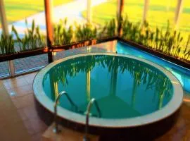 Atostogų namas su baseinu, jacuzzi ir pirtimi