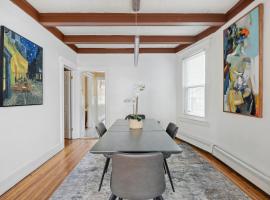 Spacious & Stylish 2BR Apartment Near Manhattan，位于泽西市的酒店