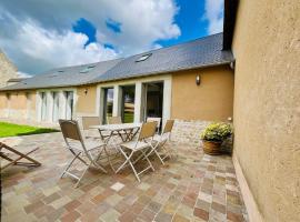La maison de l'Orangerie - Charm & comfort in the very heart of Carentan，位于卡朗唐的酒店