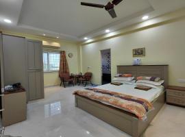 V & U Homestay Sadar，位于那格浦尔的酒店