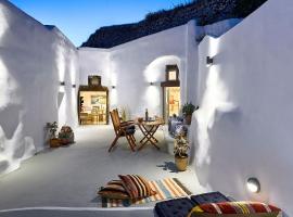 Two Cave Houses with Garden Courtyard，位于梅加洛克里的酒店