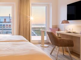 Hotel Stranddistel，位于诺德奈于斯德机场 - JUI附近的酒店
