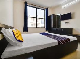 Hotel crown plaza，位于鲁德拉普尔的酒店
