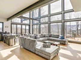 Lux Windham Getaway - Views & Indoor Heated Pool，位于温德姆的自助式住宿