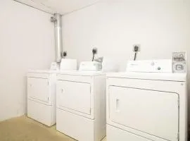 Downtown Luxury 1BR Pets Welcome Washer and Dryer in Building