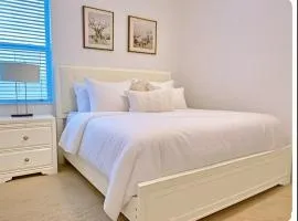 Elegant King Suite Room -Private Bath-5 Star Resort-Pool-SPA-Club-Disney-Water Park-WiFi-Smart TV