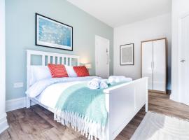 5 Bedroom House All En-Suite Ideal for Contractor Stays，位于沃勒西的酒店