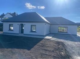 Blue house, Carraroe，位于卡拉罗的酒店