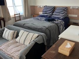 Céline Apartment，位于绍蒙－吉斯图的酒店