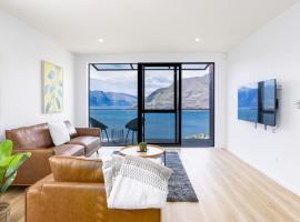 Stunning Lake Veiw Property，位于皇后镇的酒店