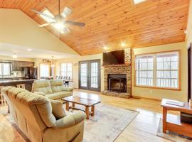 Marble Vacation Rental with Hot Tub and Fire Pit，位于Marble的酒店