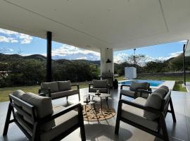 Casa de lujo con piscina en Malacatos，位于洛哈的酒店