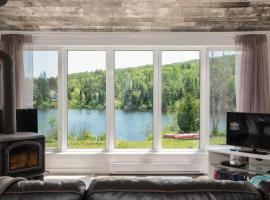 Chalet Bouleau, Spa, Lac, foyer，位于Entrelacs的酒店