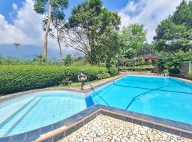 Villa Paul Pamijahan RedPartner，位于Gunungpicung的酒店