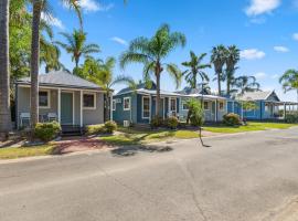 Batemans Bay Marina Resort，位于巴特曼斯贝的带停车场的酒店