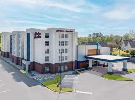 西小石城汉普顿酒店及套房