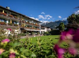 Parkhotel Wallgau 4 Sterne Superior Alpenjuwel mit Spa Genuss, Golf & Wellness in der Karwendel-Region Tradition trifft Eleganz im stilvollen Rückzugsort，位于瓦尔高的酒店