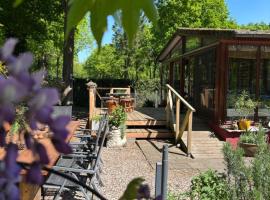 Chalet de kleine Eekhoorn，位于Lage Mierde的酒店