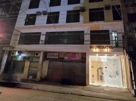 D'Luxe Suites，位于Lanquis的酒店