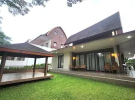 Five Leo’s villa